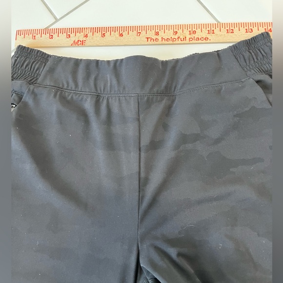 Athleta Women’s Black Camouflage Lined Joggers - Picture 8 of 8